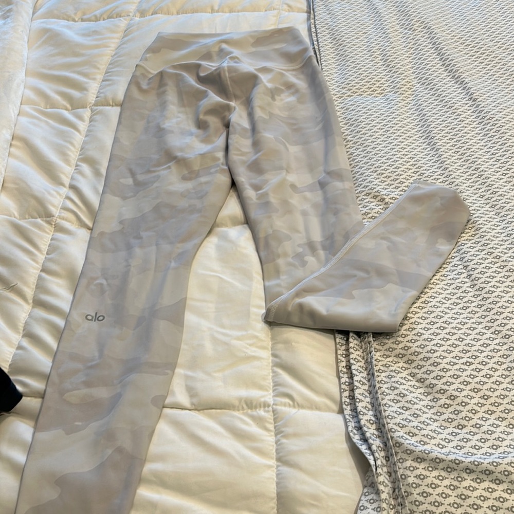 Alo white camo leggings